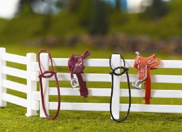 Breyer Stablemates 59200 TACK SHOP WITH HORSE & SADDLES