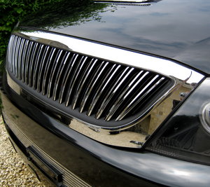Toyota Hilux Mk6 Lexus Style Grille - Chrome and Black Preview