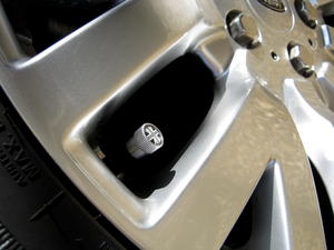 Genuine Range Rover "Union Jack" Dust Valve Caps. Preview