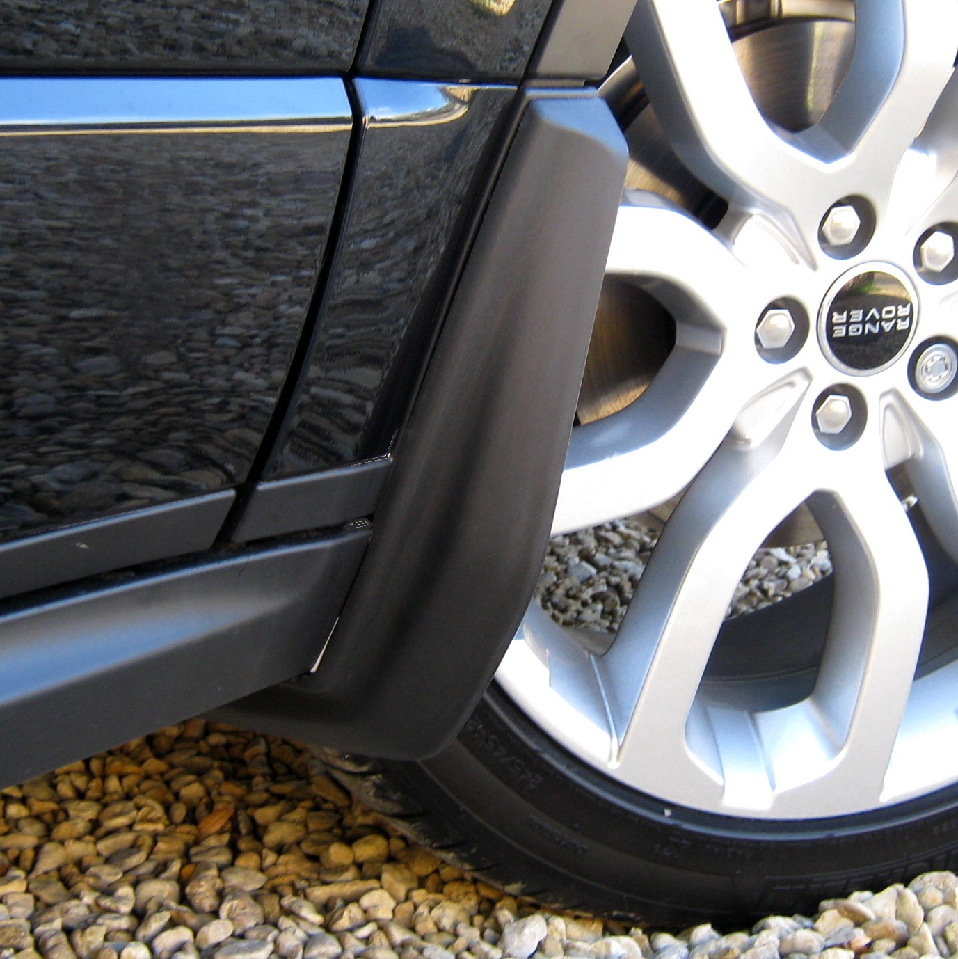 Range rover evoque 5 door front mudflap kit genuine land rover ...