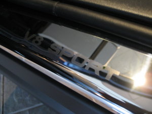 Range Rover Sport Inner Sill Step Covers 'V8 SPORT' Logo Preview