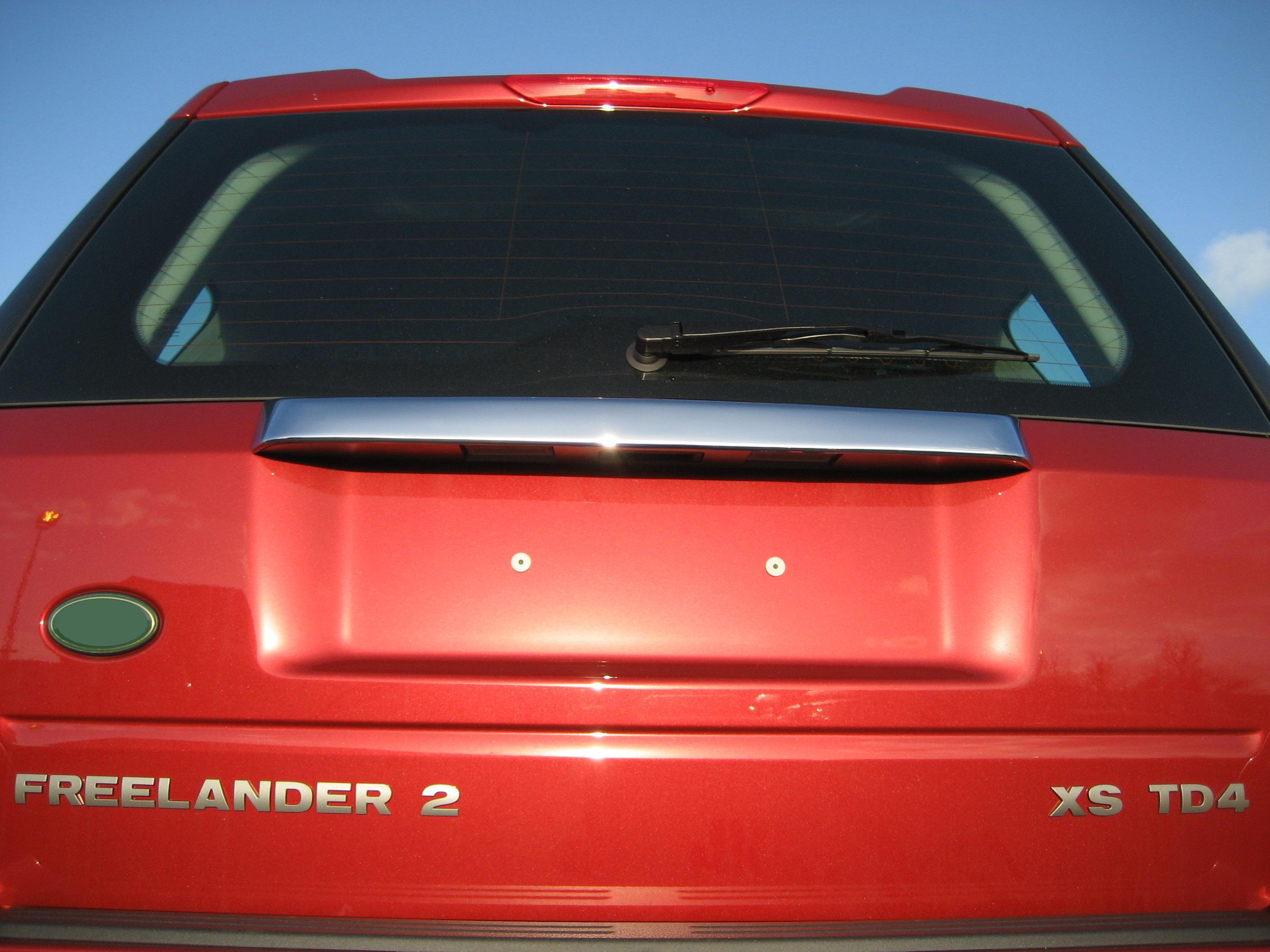 Chrome rear tailgate light housing cover for Land Rover Freelander 2