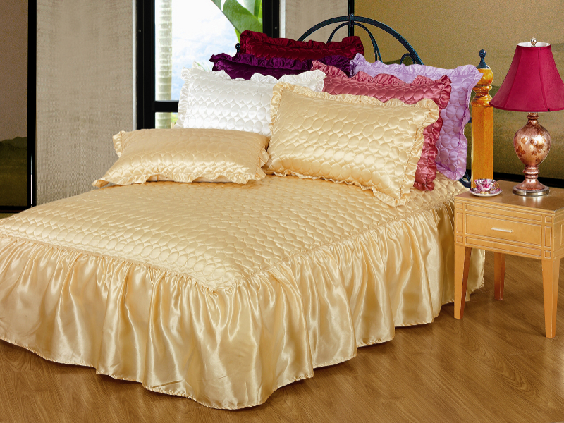 Traditional Satin Quilted Bedspread & Shams Set Luxury Duvet Bedroom