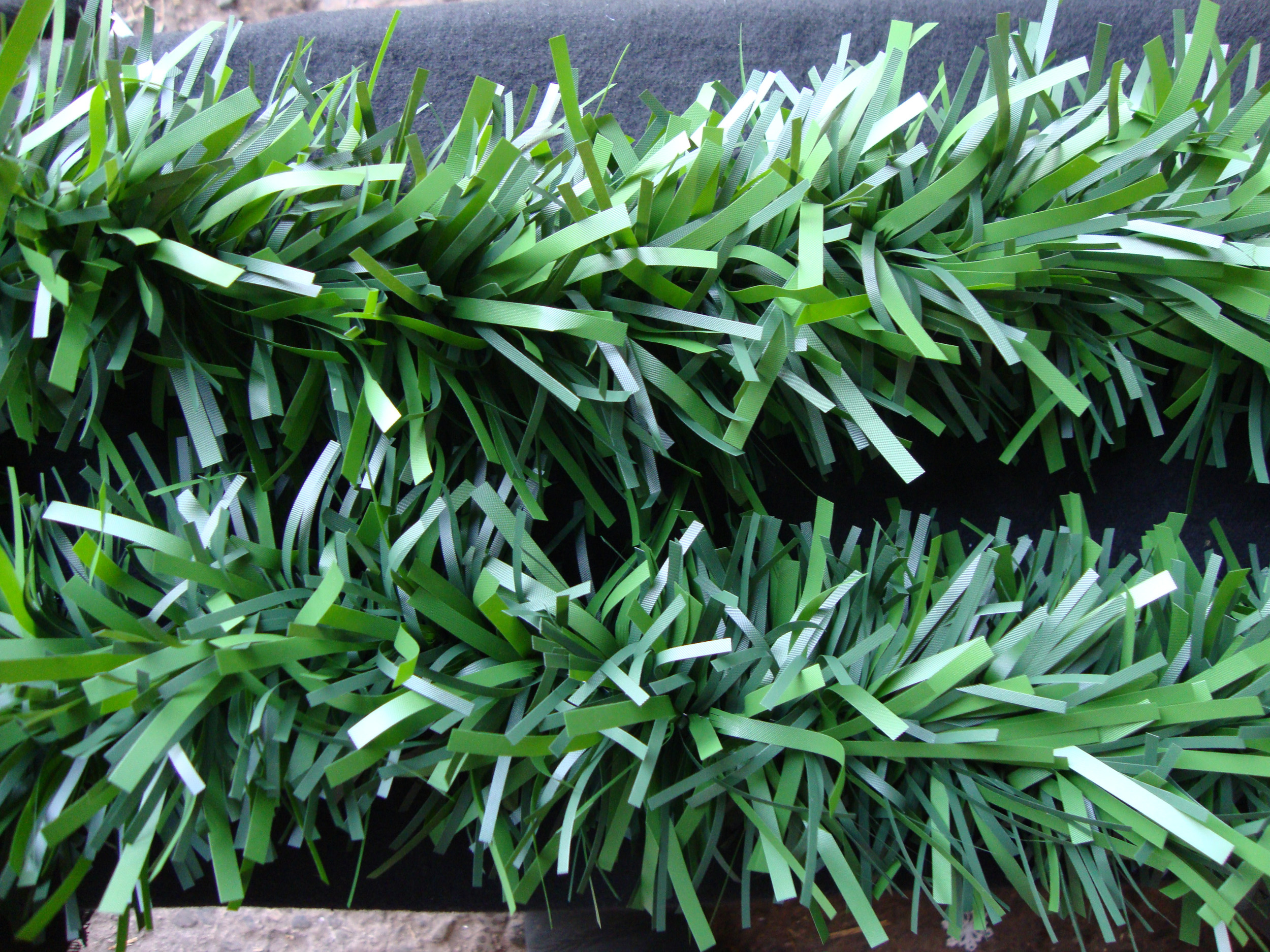 10 Metre Long Chunky Natural Look Green Tinsel Decorating Garland