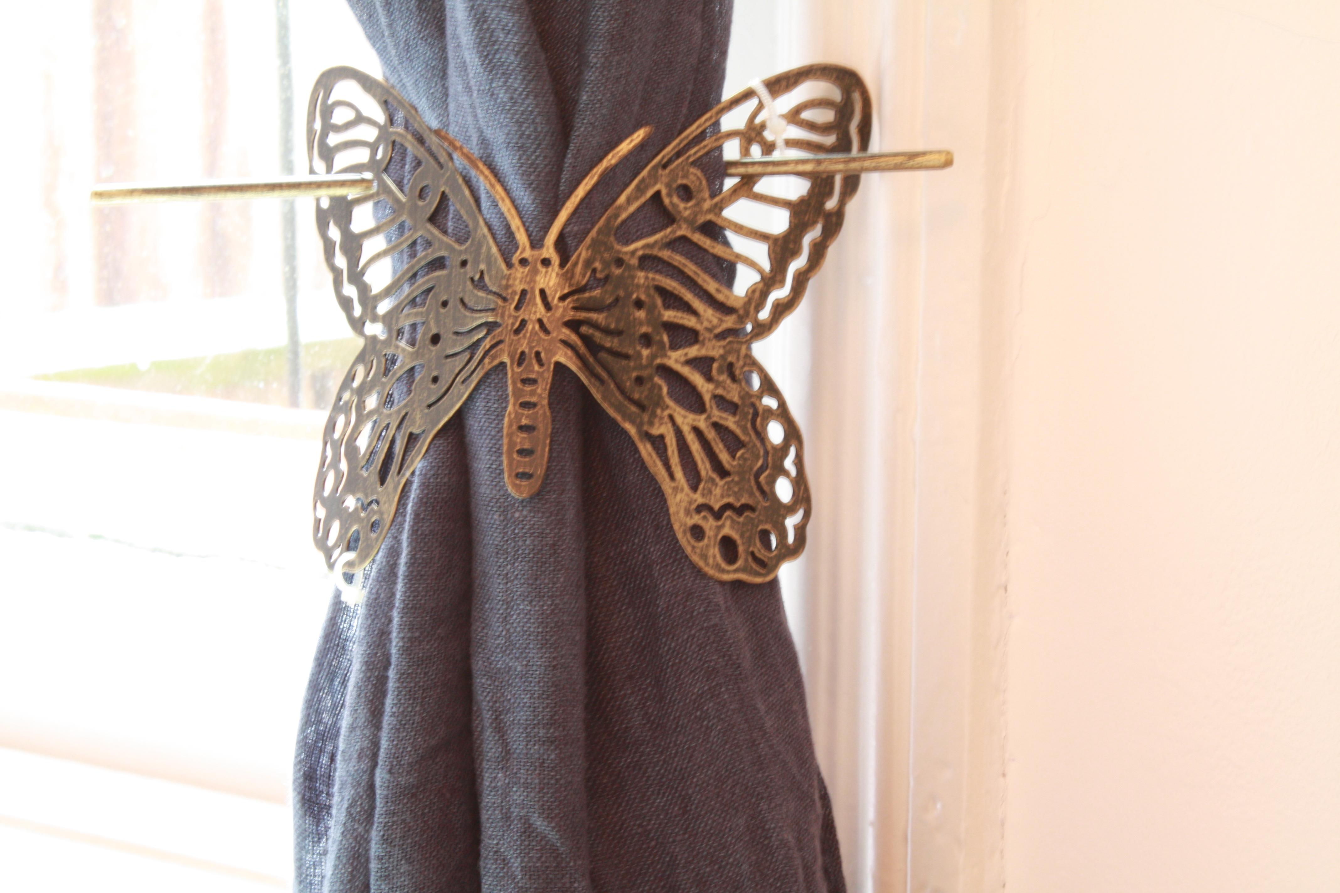 1x Brushed Gold Cream Butterfly Design Metal Curtain Tie Back