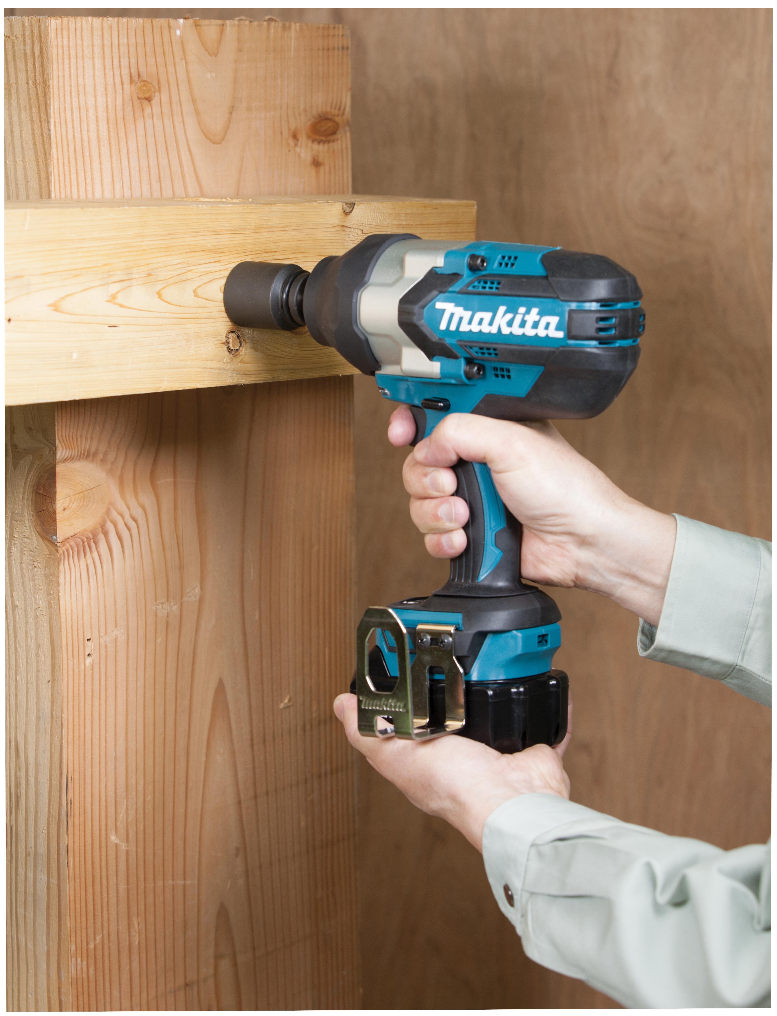 Makita DTW1002RTJ 18v Impact Wrench 1/2" 2 X 5ah Batts eBay