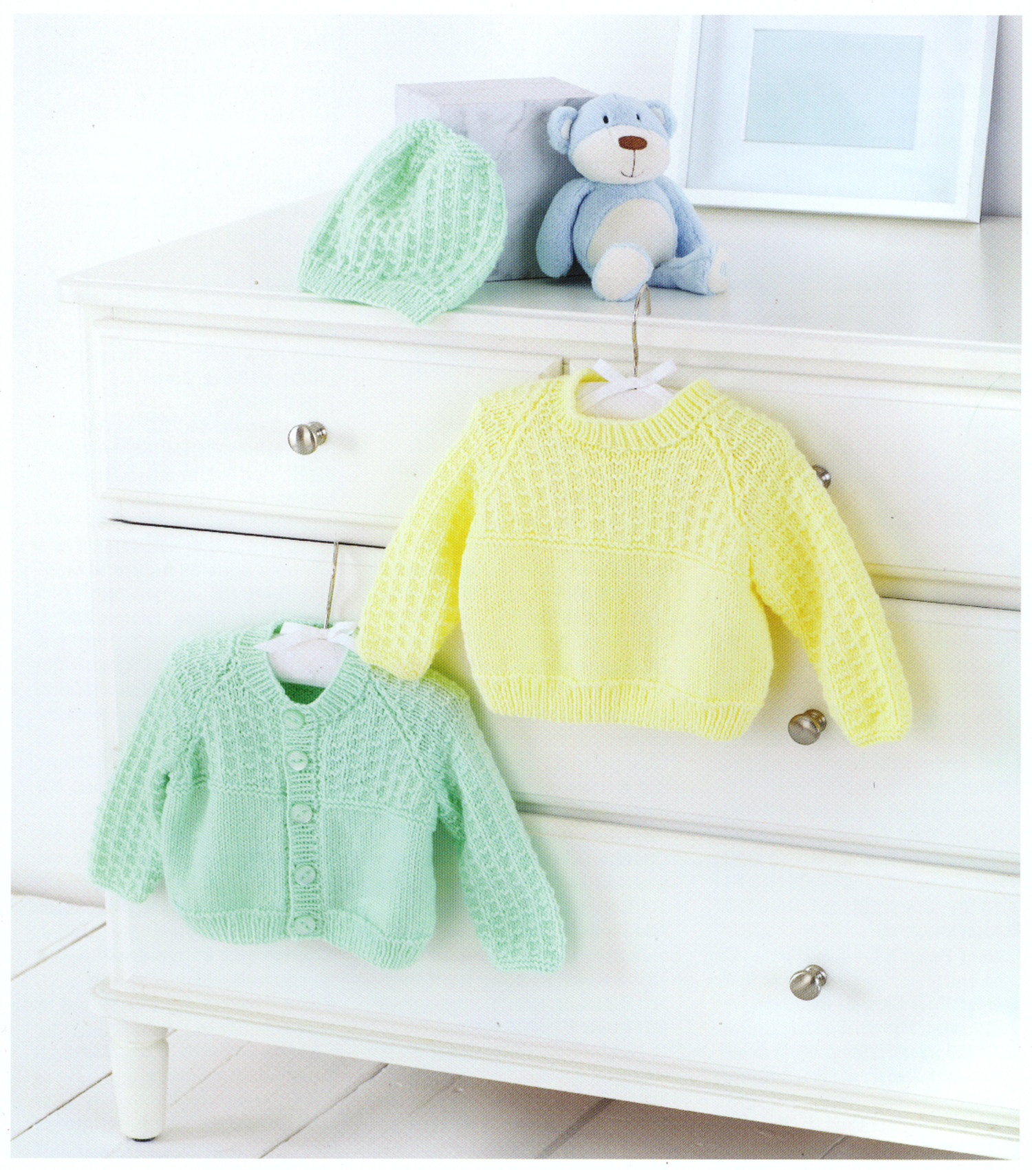 Sweater and Round Neck /& V Neck Cardigan Knitting Pattern DK UKHKA193