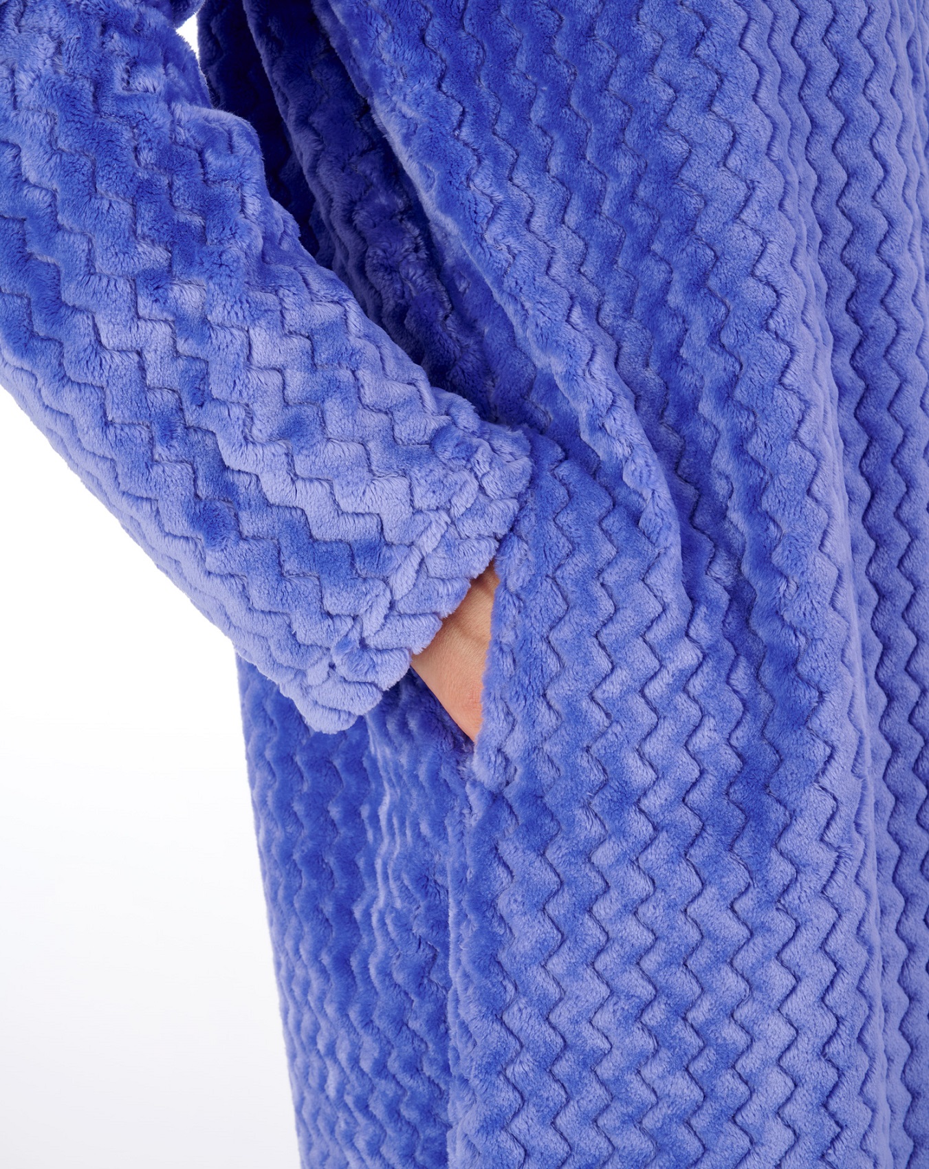Accappatoio donna Slenderella zig zag morbido pile con bottoni casacca - Foto 16 di 79