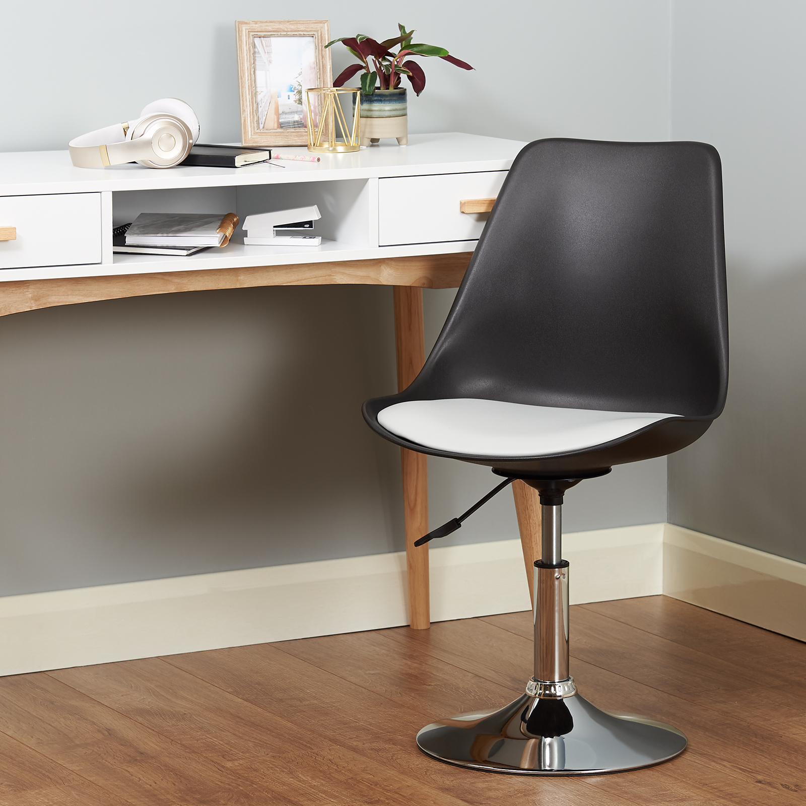 Hartleys Black /& Grey Modern Swivel Desk Office//Dining Chair Chrome Static Base