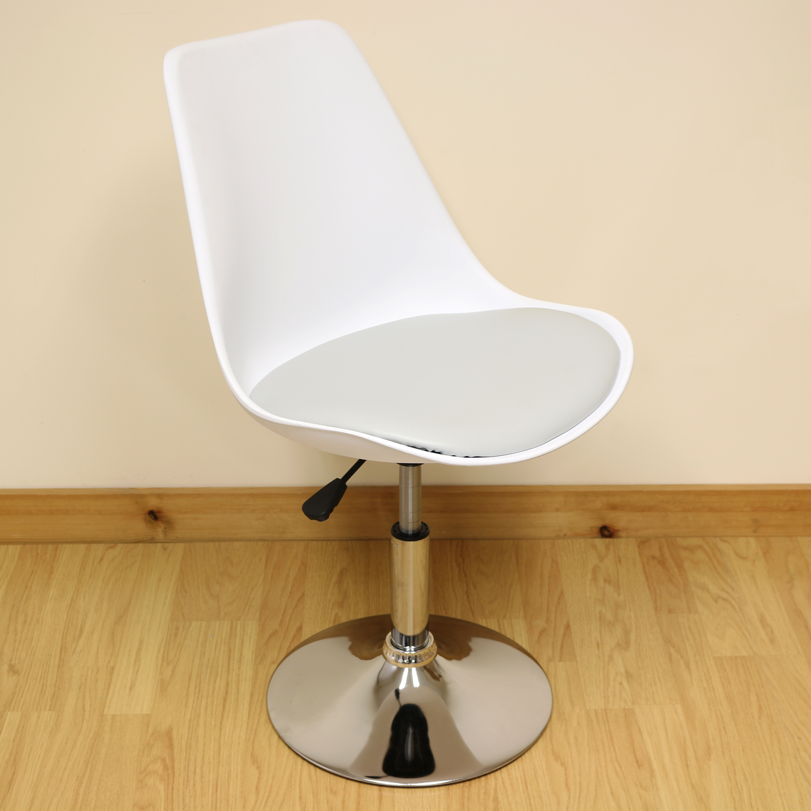 Hartleys Modern Stylish Swivel Chair Chrome Base//White Seat//Grey Cushion