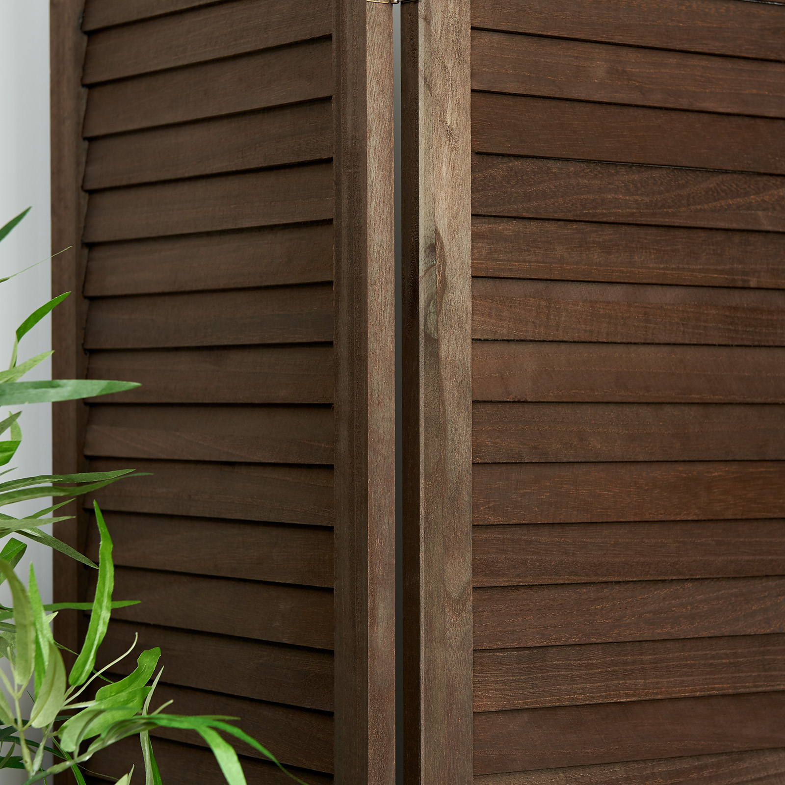 WOODEN SLAT ROOM DIVIDER PRIVACY SCREEN/PARTITION/BLIND WIDE SHABBY