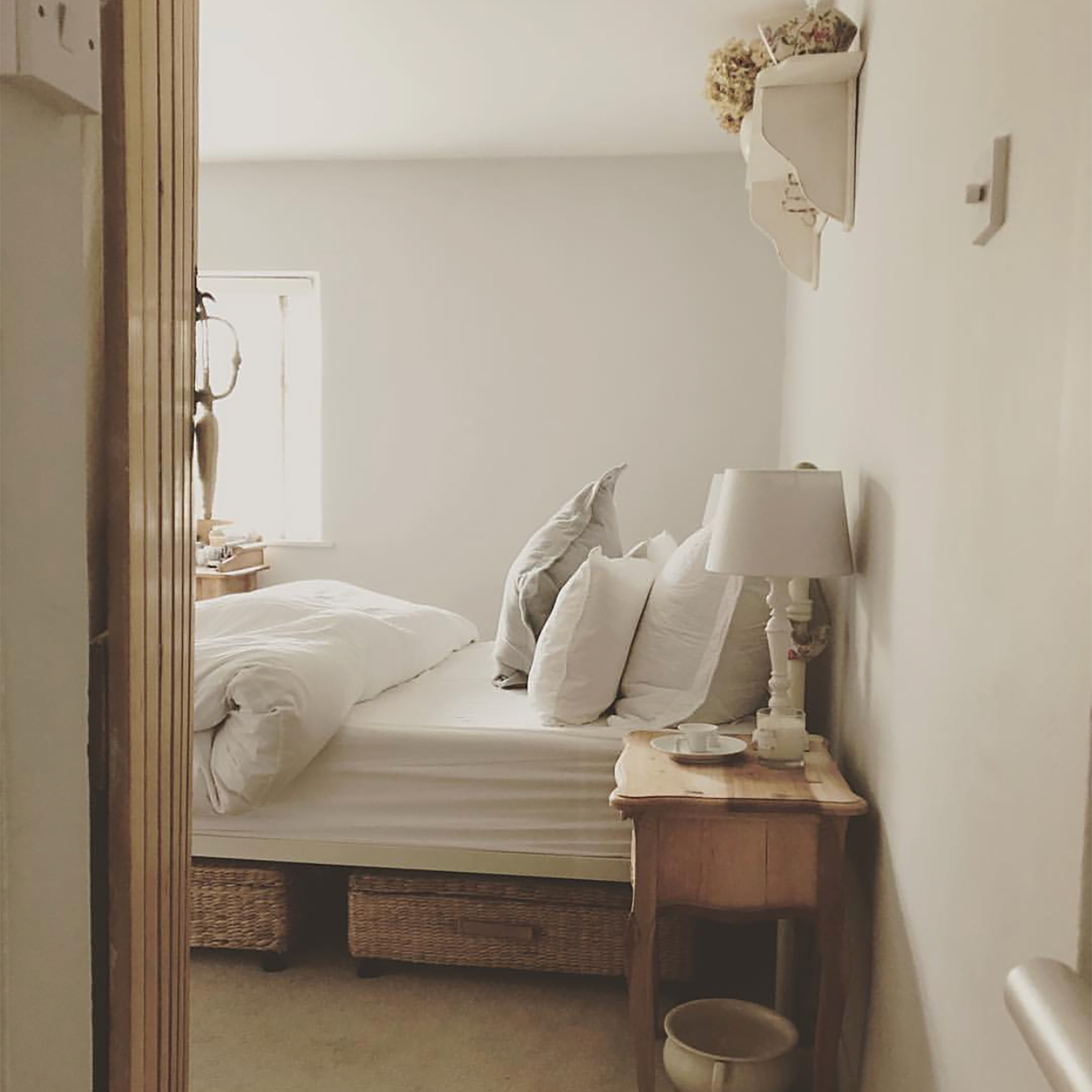 LARGE UNDER BED STORAGE BOX/TRUNK WHEELED UNDERBED SHOE/BEDDING/BLANKET