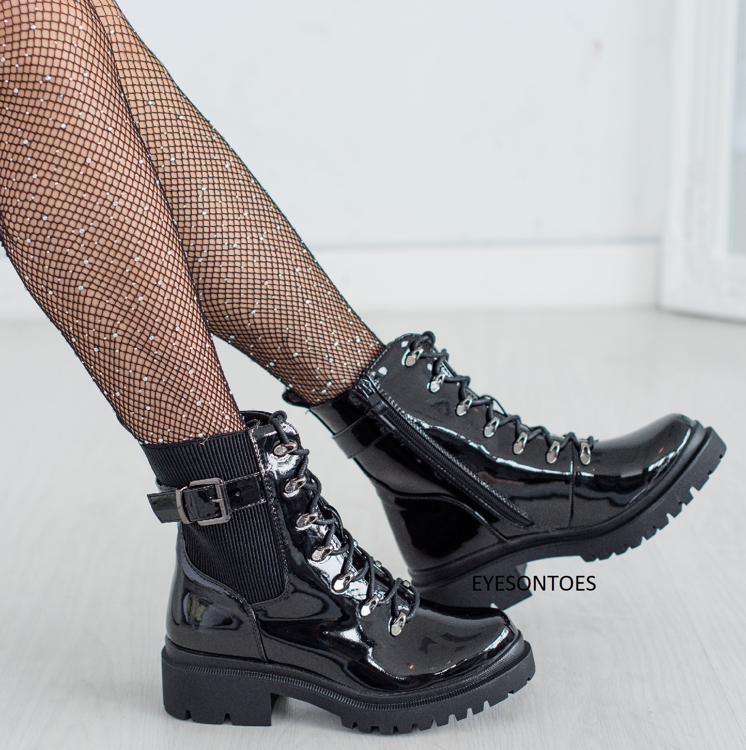 womens flat patent boots