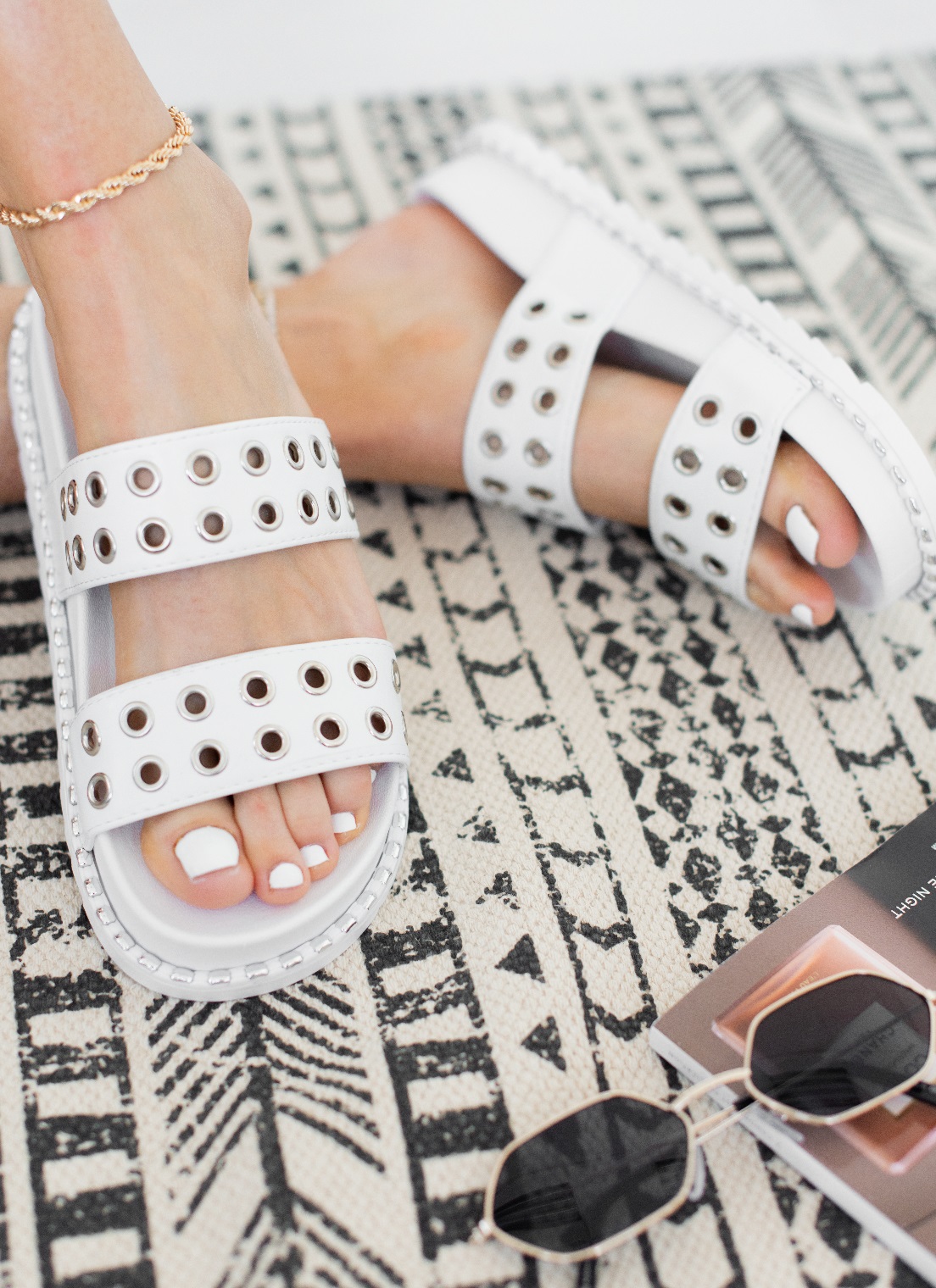 SANDALIAS DE MUJER SEÑORA CON TACHUELAS PLANAS HEBILLA GRUESAS FORMA PLANA DESLIZANTES - Imagen 20 de 22