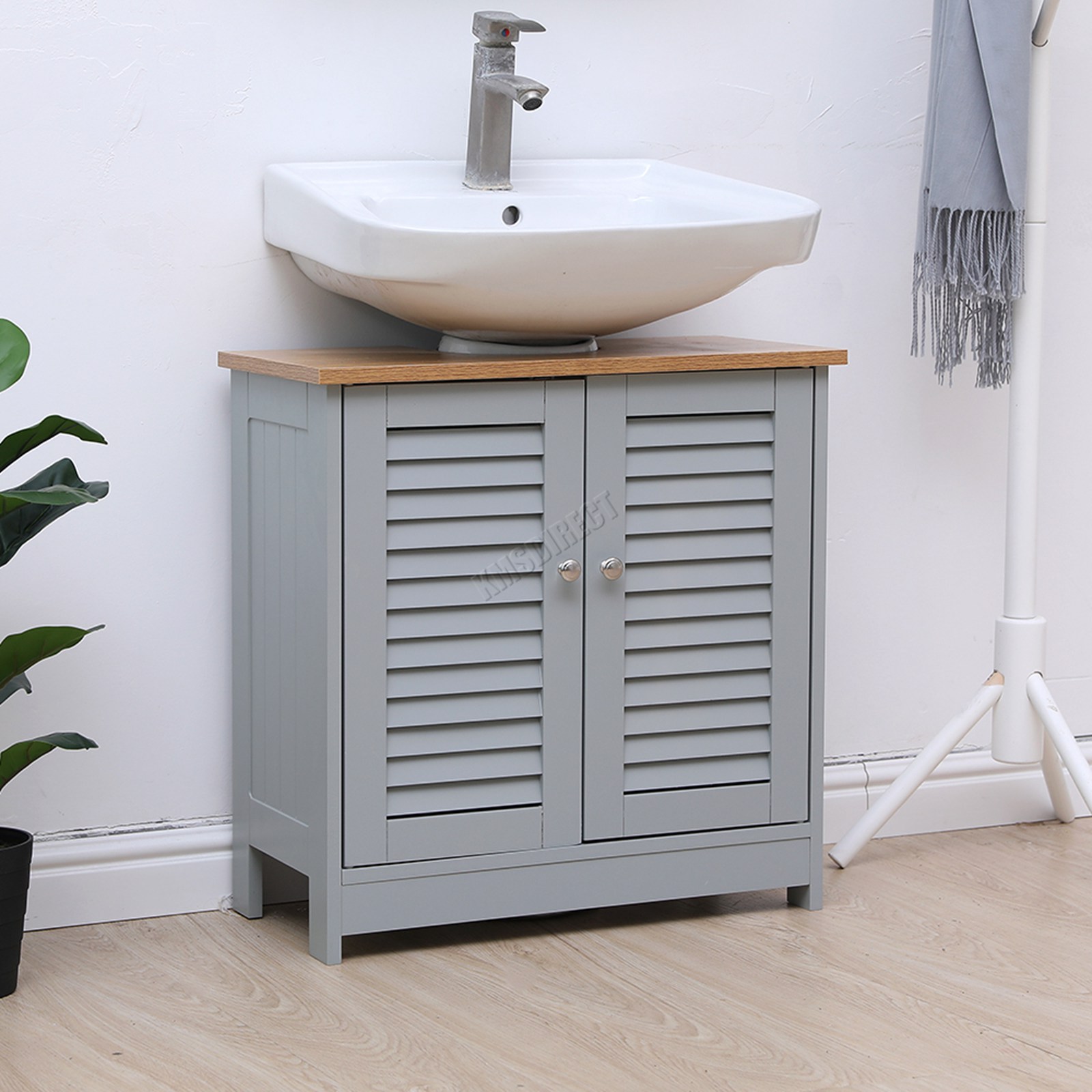  Under Sink Cabinet Storage with Simple Decor