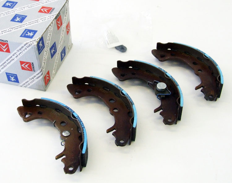 Peugeot 106 Rear Brake Shoes for 165x30mm 3-Stud Brake Drums - Genuine Peugeot