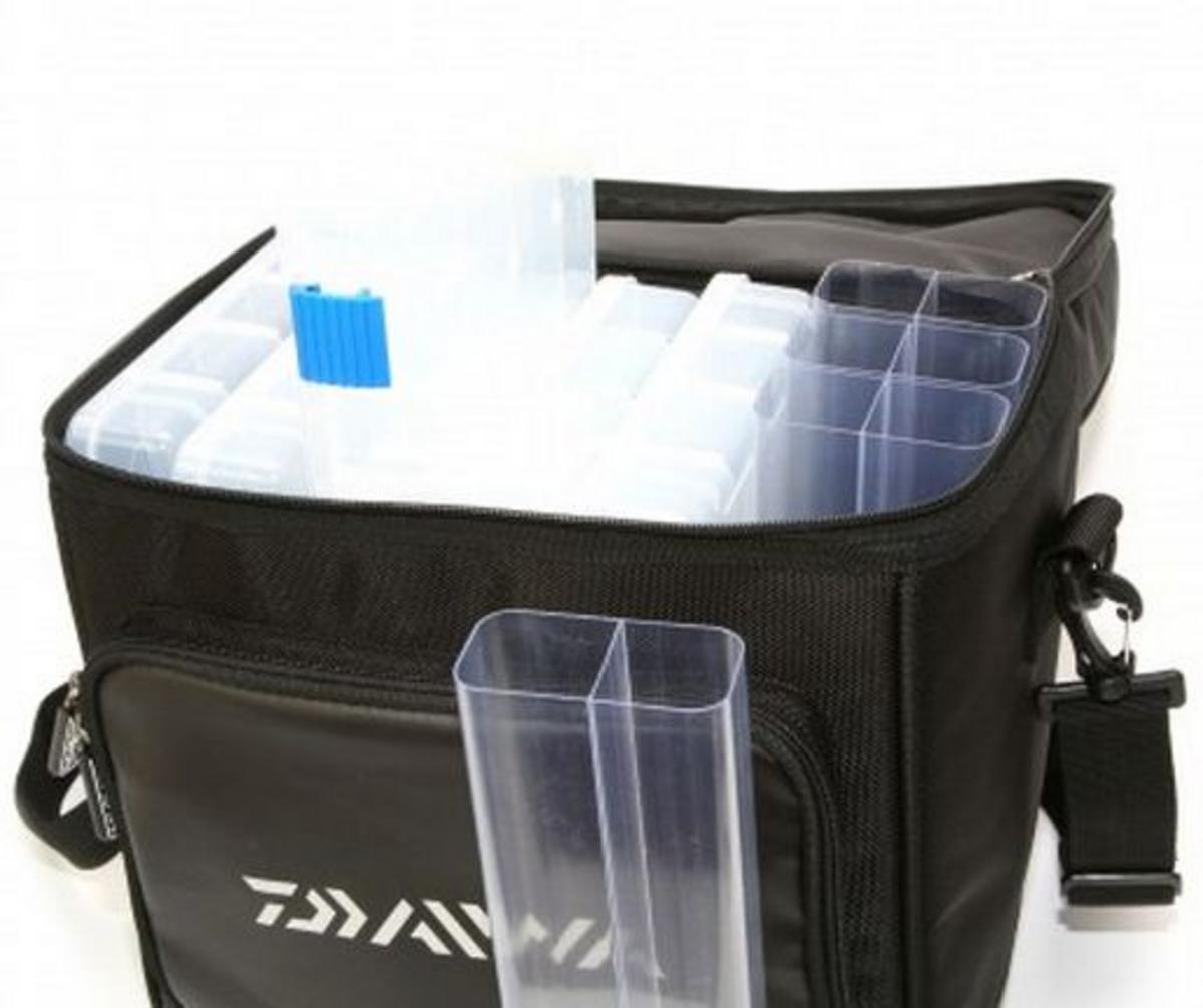 NEW DAIWA LURE FISHING BAG LARGE MODEL NO. DLB2 Luggage & Accessories