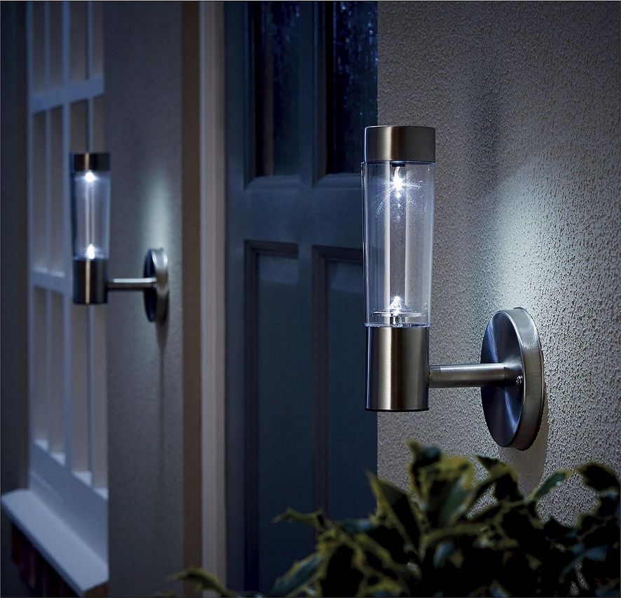 New Tesco Pack Of 2 Solar Wall Post Light Silver 5057008487826 Grade Of